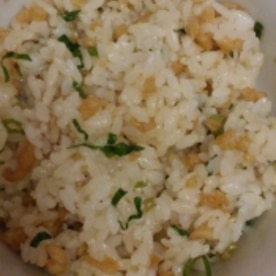 相性抜群 天かすとネギとめんつゆのたぬきおにぎり レシピ 作り方 By みずたまsweet 楽天レシピ